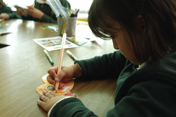Pupil colouring in a mask