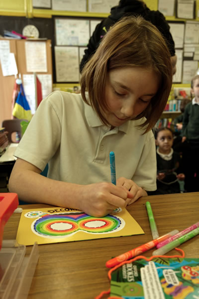 Pupil colouring in mask