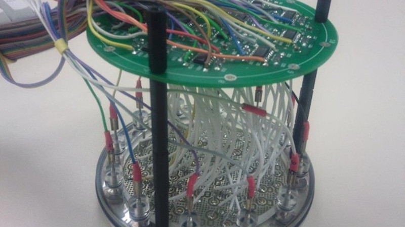 Transmission of data from electrodes to the circuit board